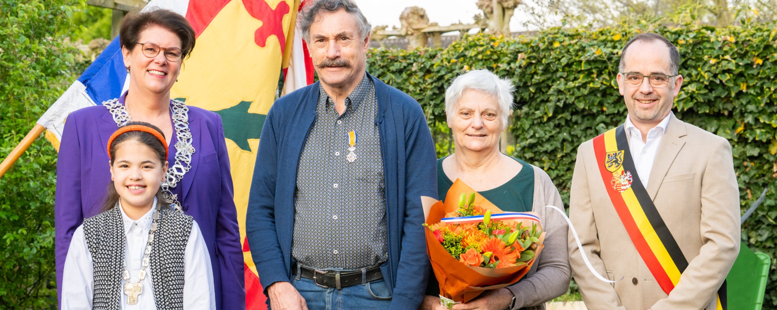 Groepsfoto Dhr. Jansen en Burgemeester Corine van Overdijk