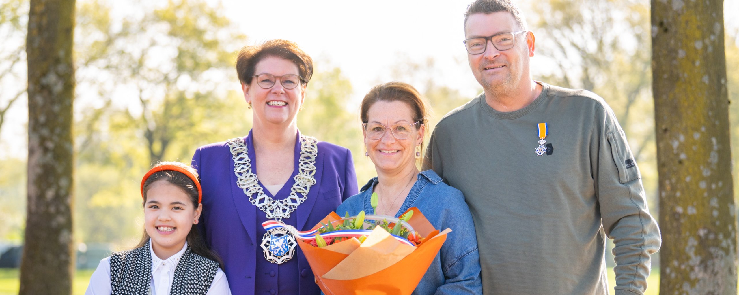 Groepsfoto Dhr. Visschers en Burgemeester Corine van Overdijk